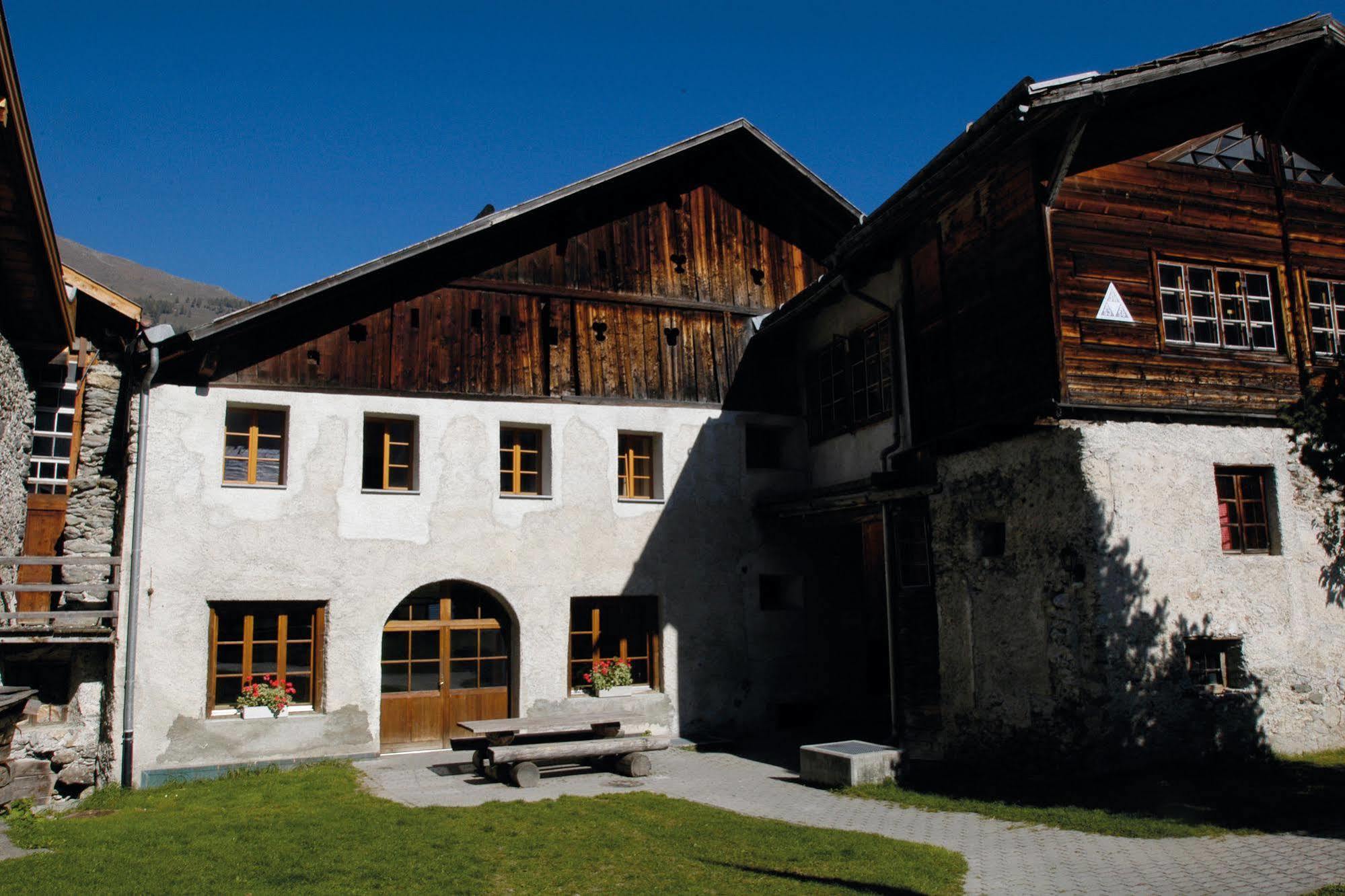 Sta-Maria Youth Hostel Santa Maria Val Muestair Zewnętrze zdjęcie